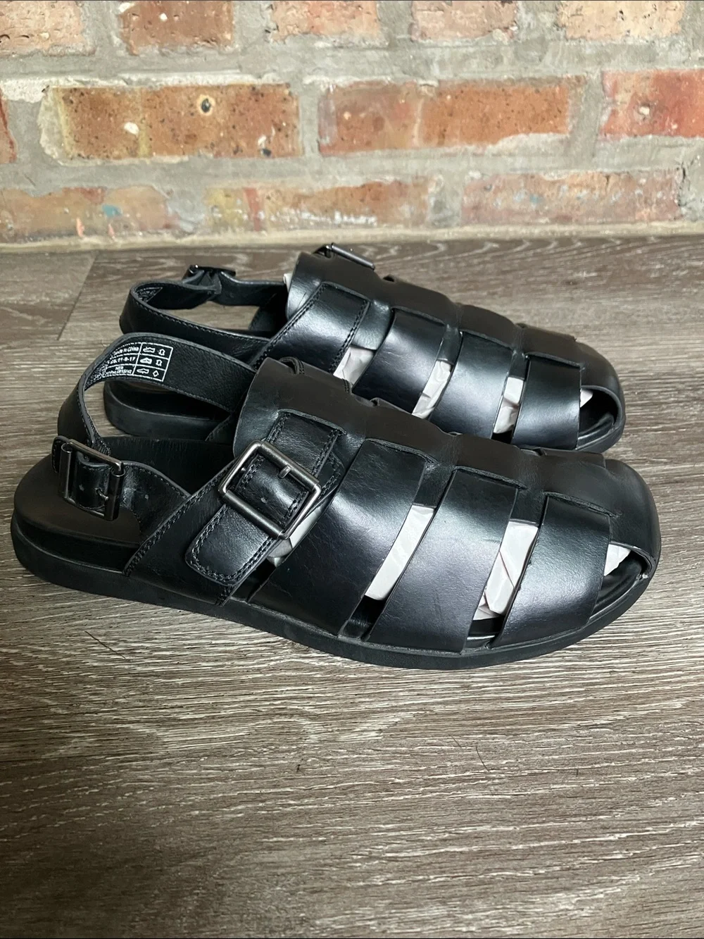 Vionic Men's Black Leather Fisherman Sandals